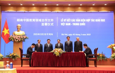 Thủ tướng Chính phủ Phạm Minh Chính chứng kiến ký kết thỏa thuận hợp tác giữa ĐHQGHN và ĐH Thanh Hoa (Trung Quốc)